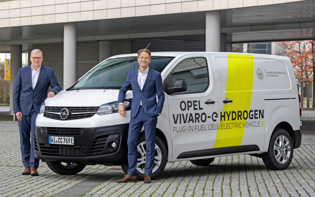 Uwe Hochgeschurtz, CEO di Opel e Marcus Lott, Head of Development