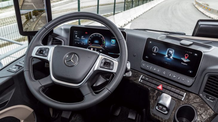 Mercedes-Benz Actros - l'abitacolo multimediale