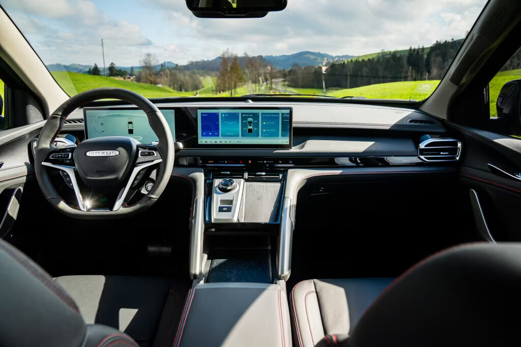 Interni Maxus T60 Max con doppio display da 12,3 pollici