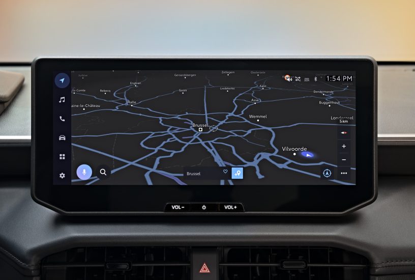 1920_2025toyotahiluxbevint03