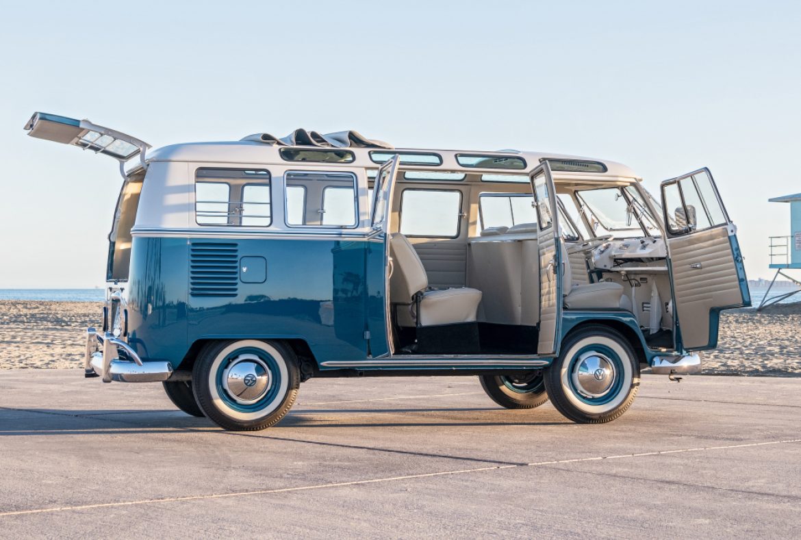 1964 Volkswagen Type 2 Deluxe Samba Microbus - 2