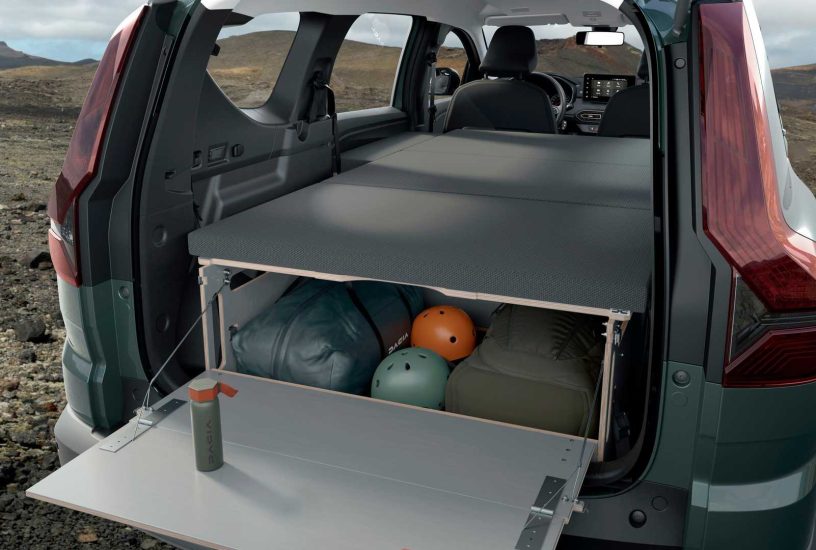 2023-dacia-jogger-extreme-with-sleep-pack (1)