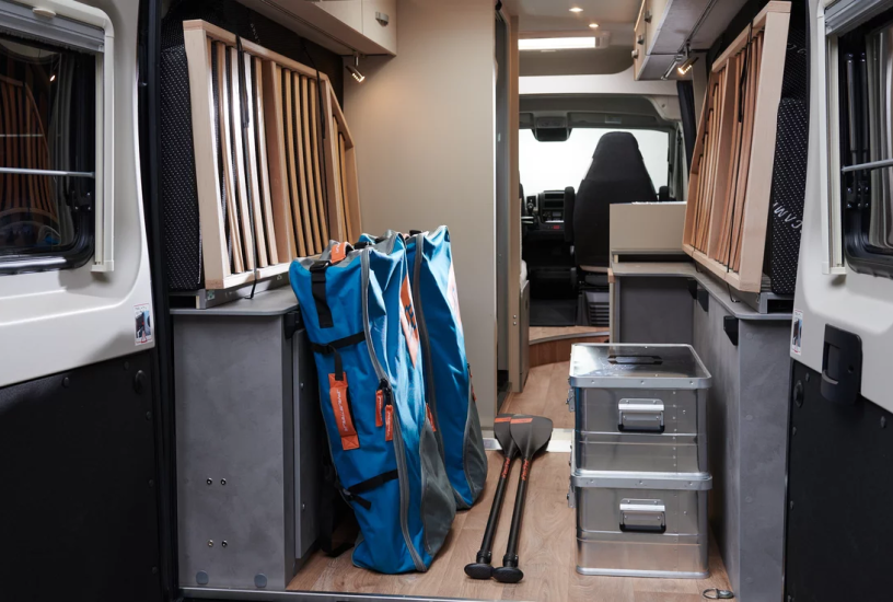 2023_03_crosscamp_campervan_640_heckgarage_01