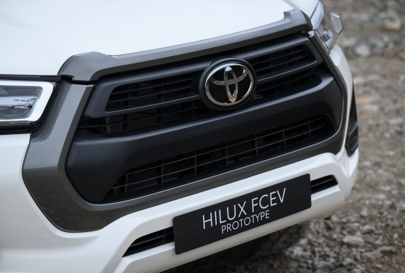 -2024-toyota-hilux-fcev-prototype-dpl-exterior-details-015