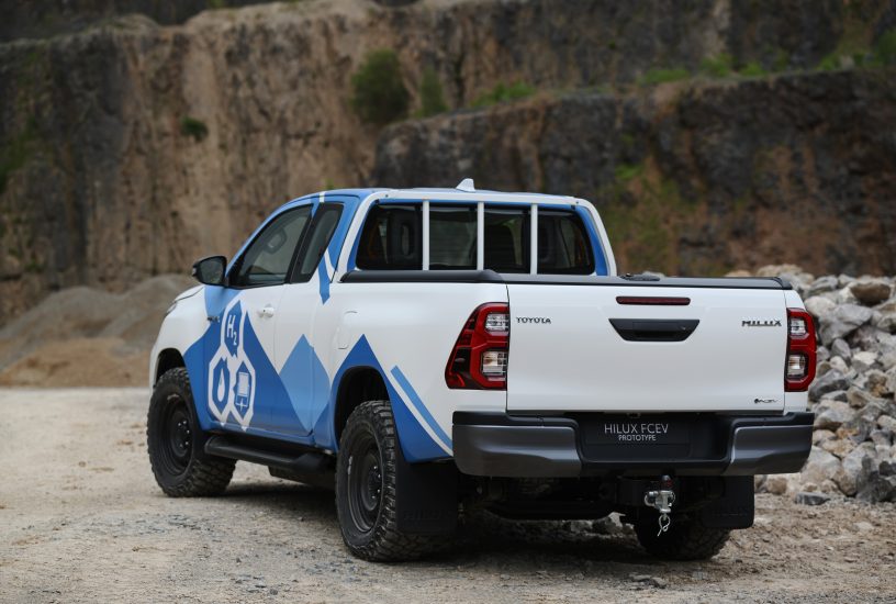 -2024-toyota-hilux-fcev-prototype-dpl-static-020