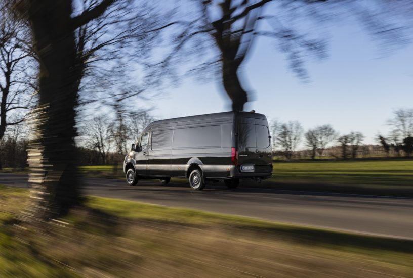 Mercedes-Benz Vans feiert 30 Jahre Sprinter und hält die Welt mobilMercedes-Benz Vans celebrates 30 years of the Sprinter and keeps the world mobile