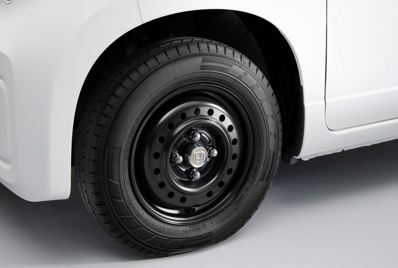 4240613-n-van-e_005H