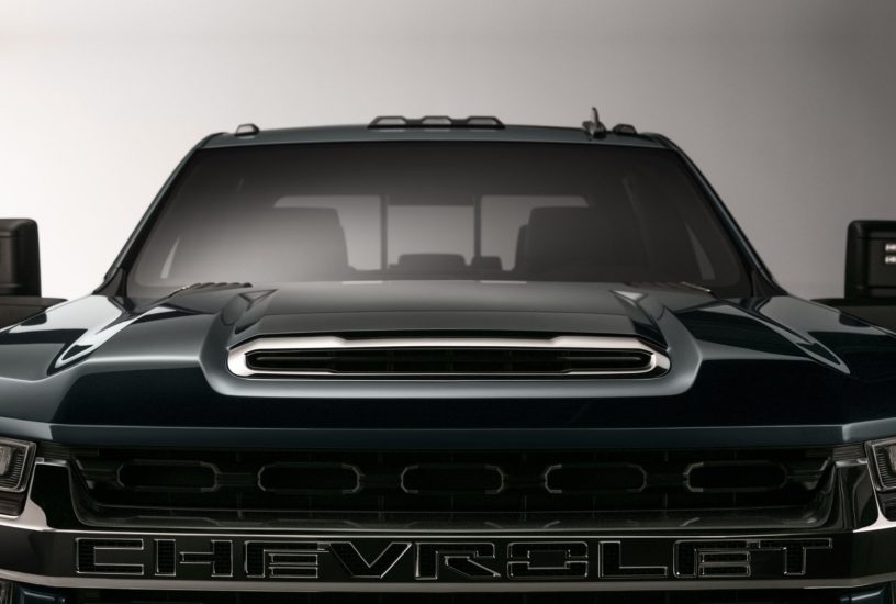 Chevrolet Silverado HD cofano