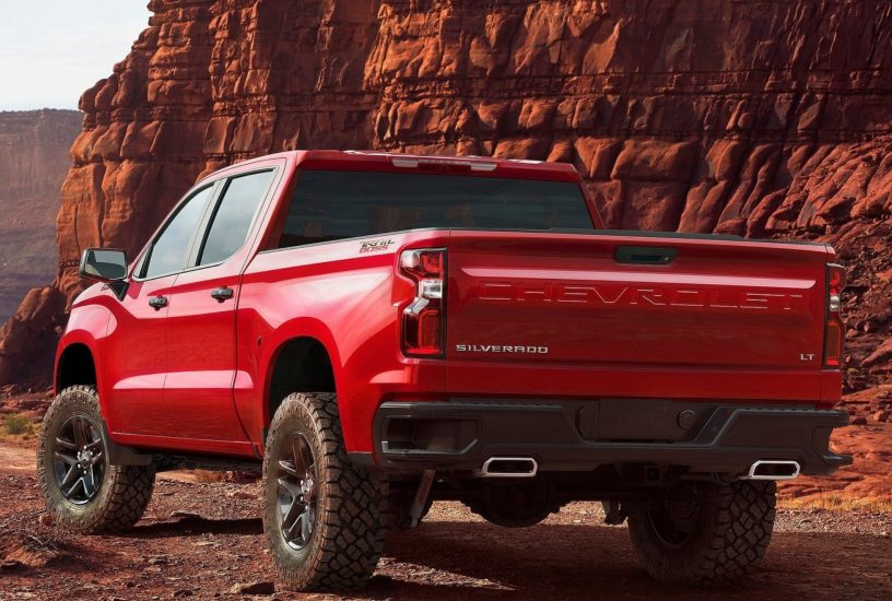 Chevrolet Silverado tre quarti posteriore