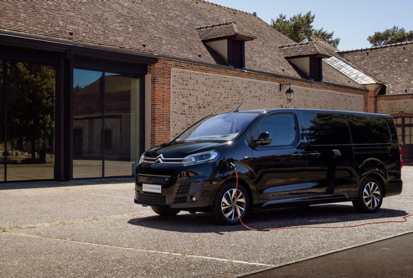 Citroen e-spacetourer 9 posti elettrico in carica