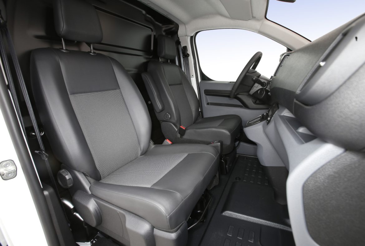 Citroen e_Jumpy furgone interno abitacolo passeggero-13