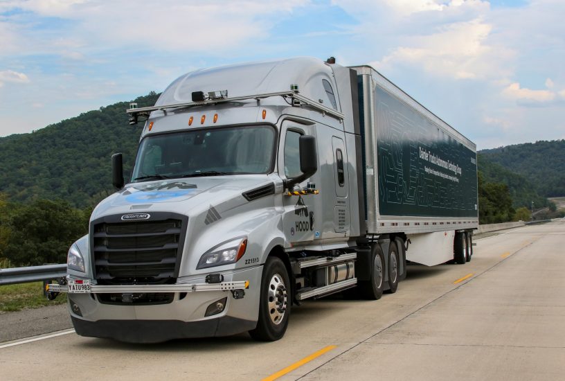 Daimler Trucks bringt ersten hochautomatisierten Lkw auf die Straße

Daimler Trucks begins testing automated trucks on public roads