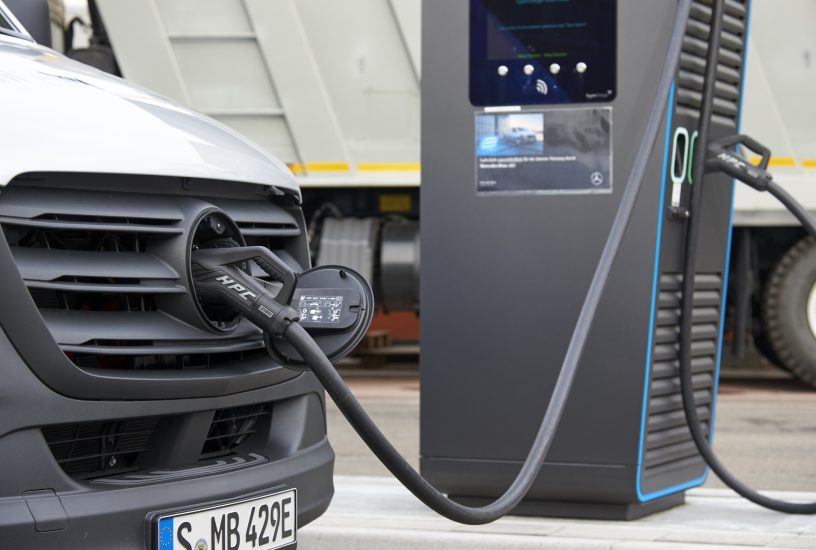 Daimler eröffnet neuen Ladepark für elektrische NutzfahrzeugeDaimler opens new charging park for electric commercial vehicles