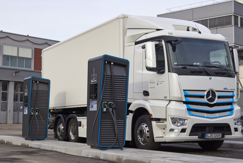 Daimler eröffnet neuen Ladepark für elektrische NutzfahrzeugeDaimler opens new charging park for electric commercial vehicles