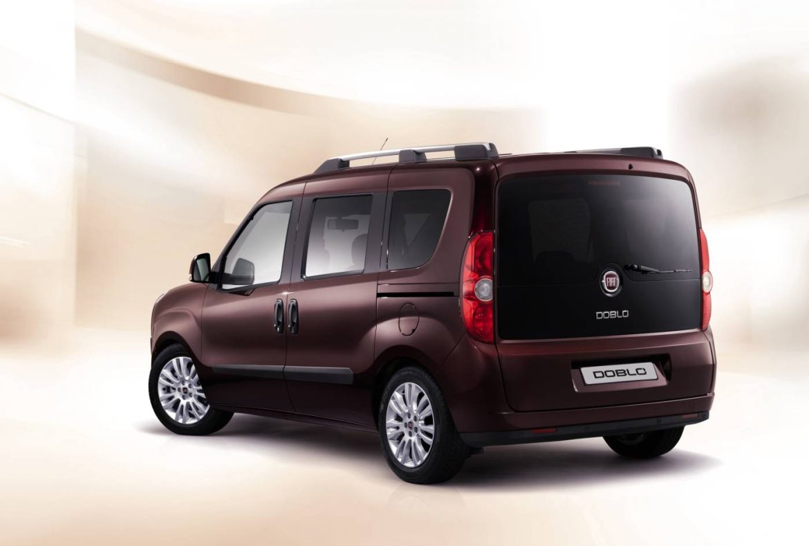 Fiat Doblo Combi, tre quarti posteriore - 02