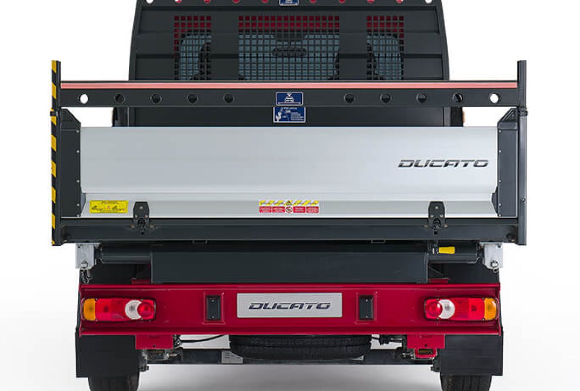 Fiat Ducato Cabinato, Il piano di carico è rivestito in robusto legno marino multistrato