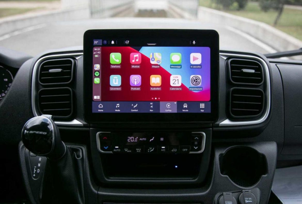 Fiat Ducato furgone 2021, display LCD con CarPlay - 07