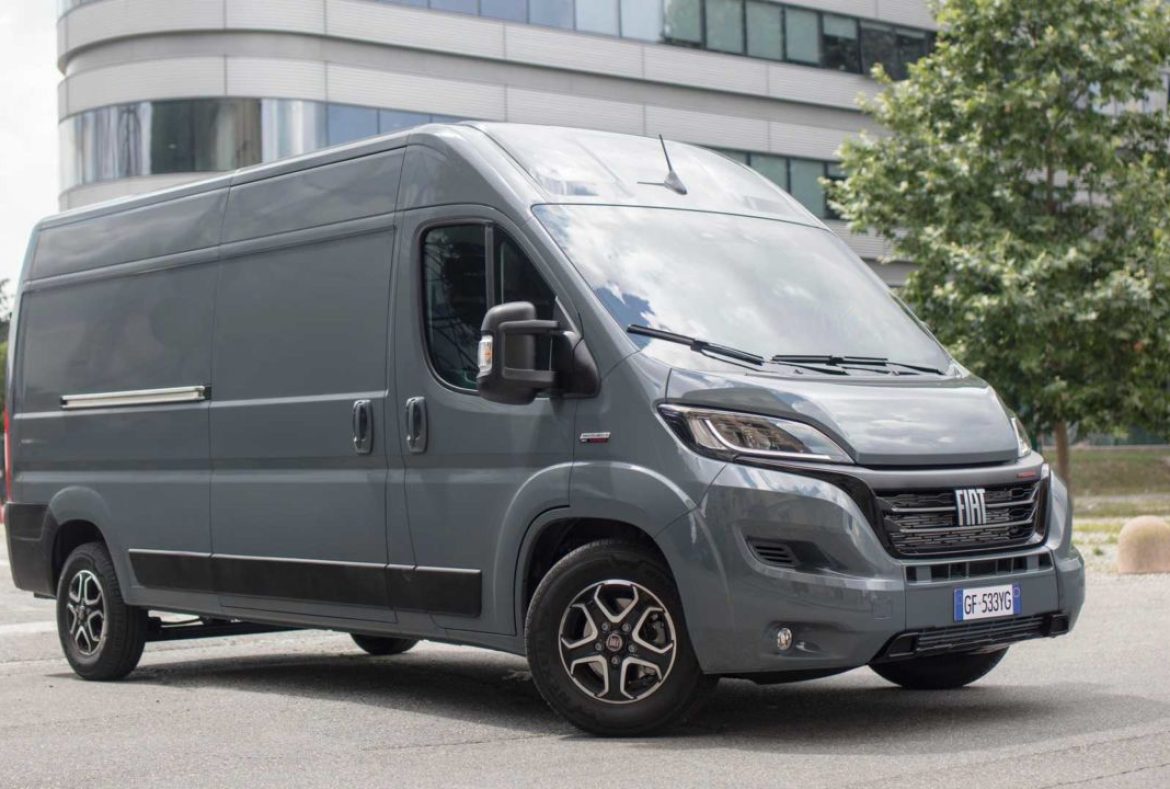 Fiat Ducato furgone 2021, tre quarti anteriore - 08