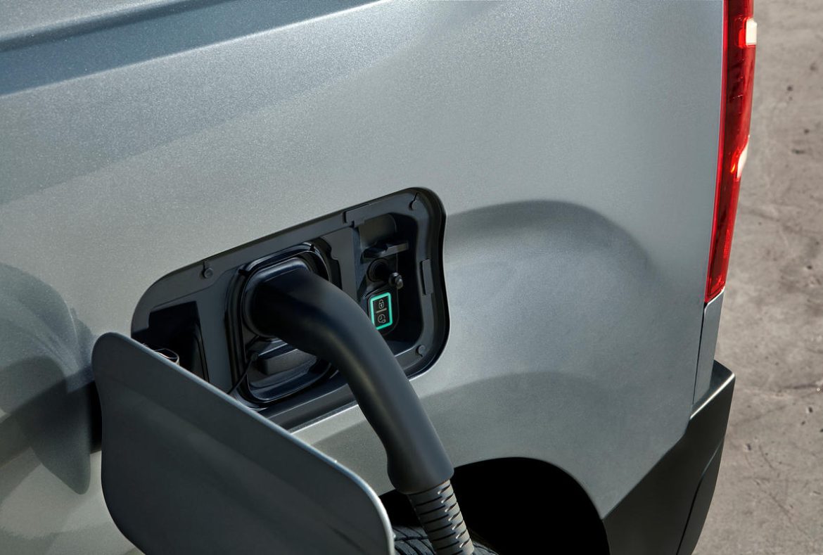 Fiat E_Doblò Cargo Elettrico in carica- 15