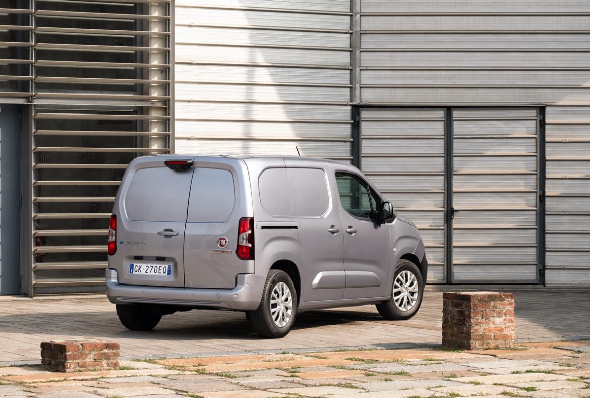 Fiat E_Doblò Cargo Elettrico tre quarti posteriore - 04