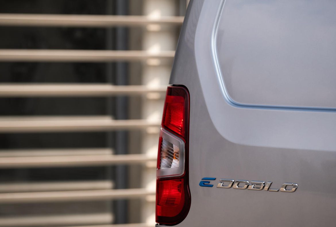 Fiat E_Doblò Cargo Elettrico. dettaglio luci posteriori - 06
