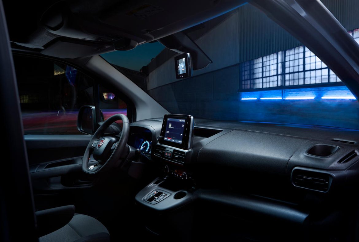 Fiat E_Doblò Cargo Elettrico,interno plancia - 20