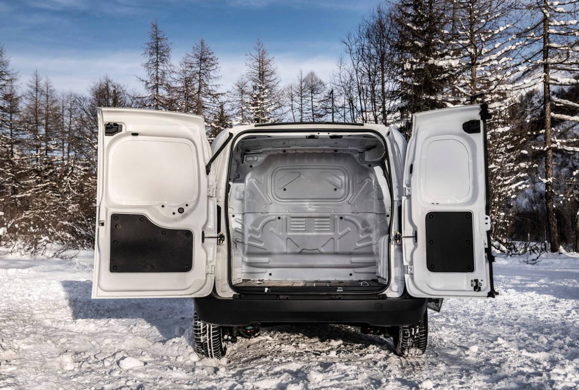 Fiat Fiorino Cargo, posteriore con portelloni aperti - 11