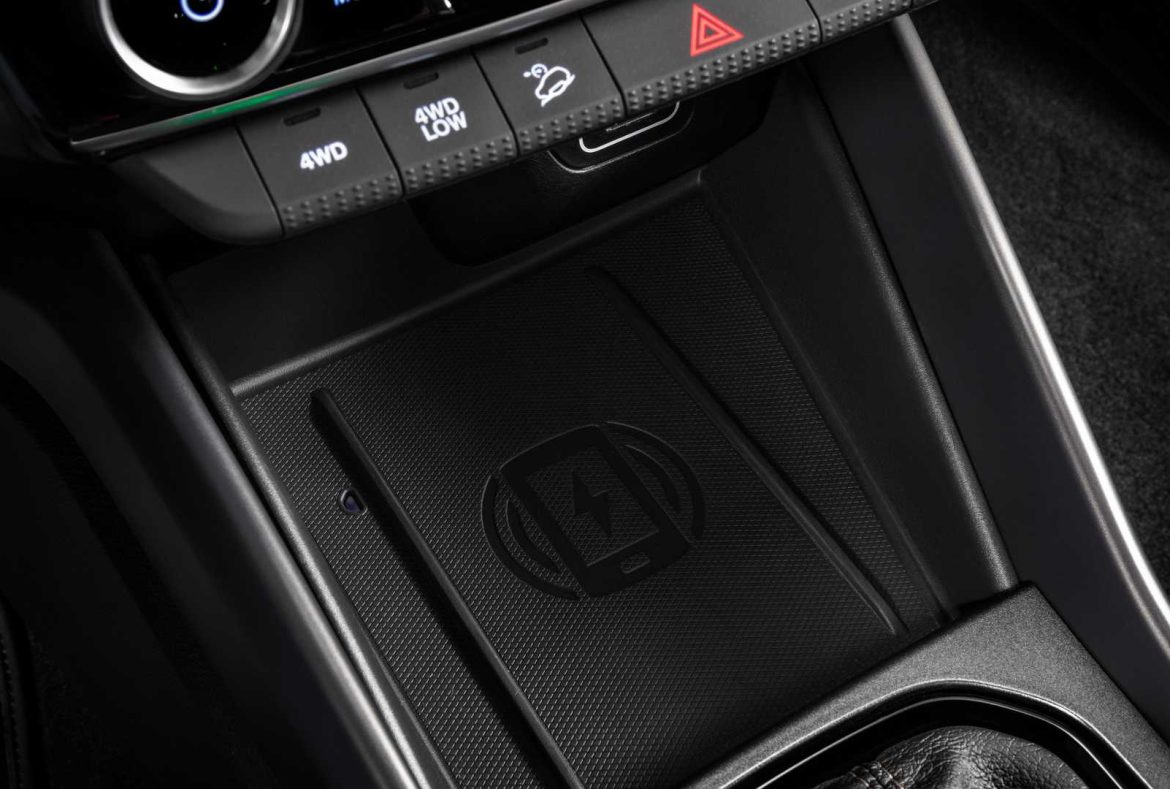 Fiat Toro 2022, plancia ricarica smartphone ad induzione (2)