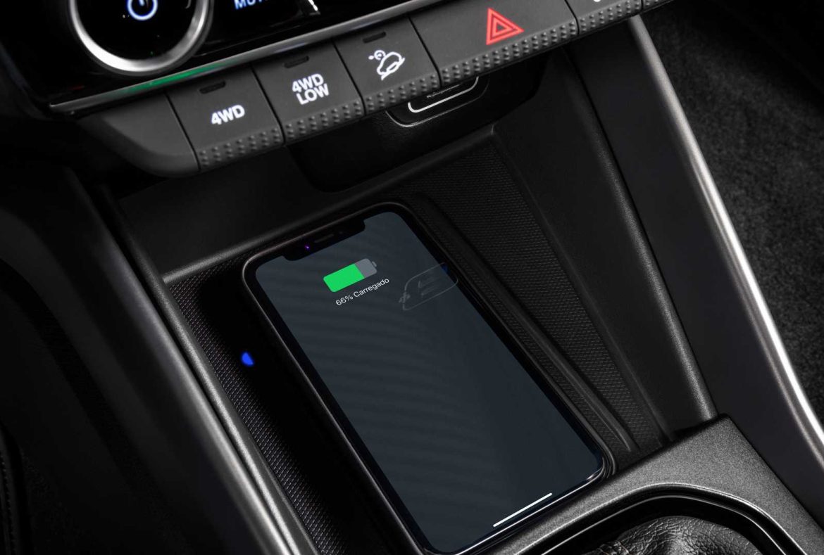 Fiat Toro 2022, plancia ricarica smartphone ad induzione
