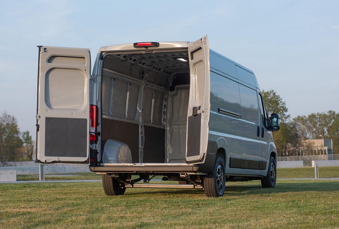 Fiat eDucato furgone elettrico 2021 area di carico portelloni aperti- 06