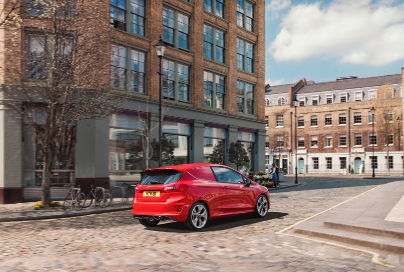 Ford Fiesta Sport Van tre quarti posteriore