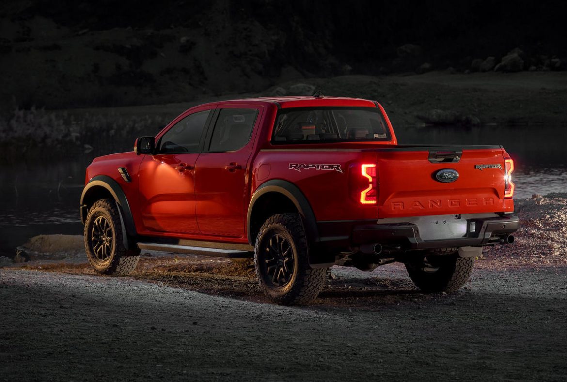 Ford Ranger Raptor , tre quarti posteriore- 09