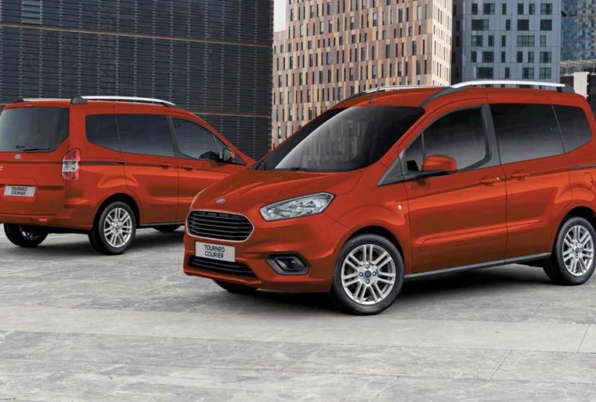 Ford Tourneo Courier, tre quarti - 07