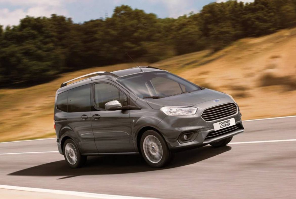 Ford Tourneo Courier, tre quarti anteriore - 09
