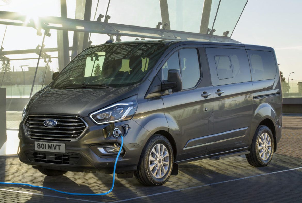 Ford Tourneo Custom Phev - a