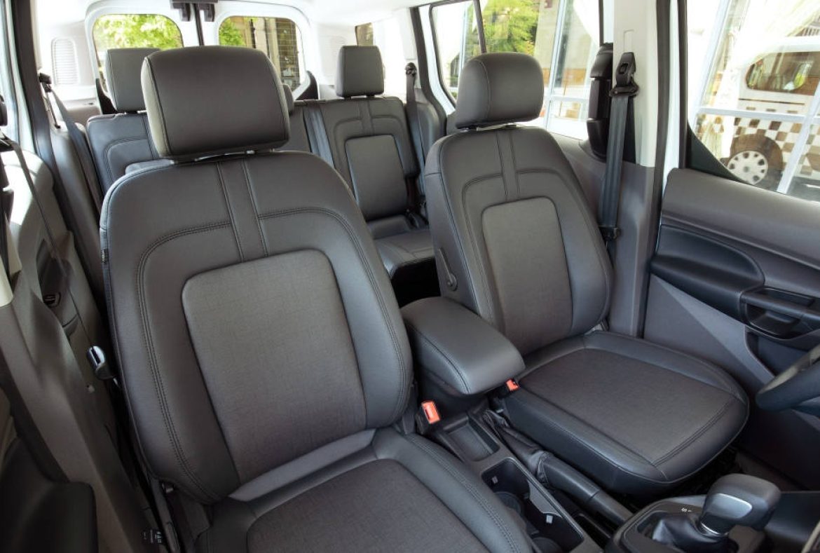 Ford Transit Connect Combi, interno posti anteriori- 02