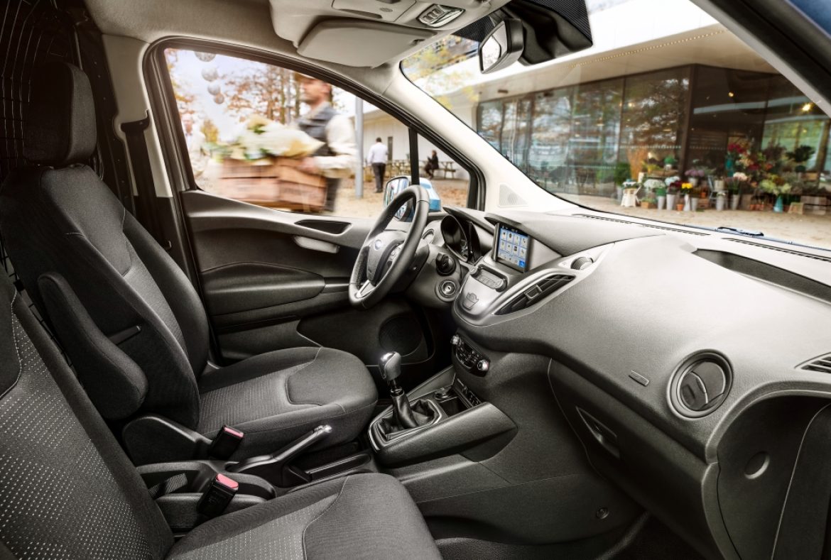 Ford Transit Courier, interni - 07