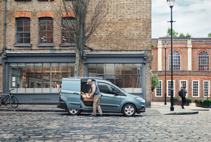 ford-transit-courier-porta-aperta