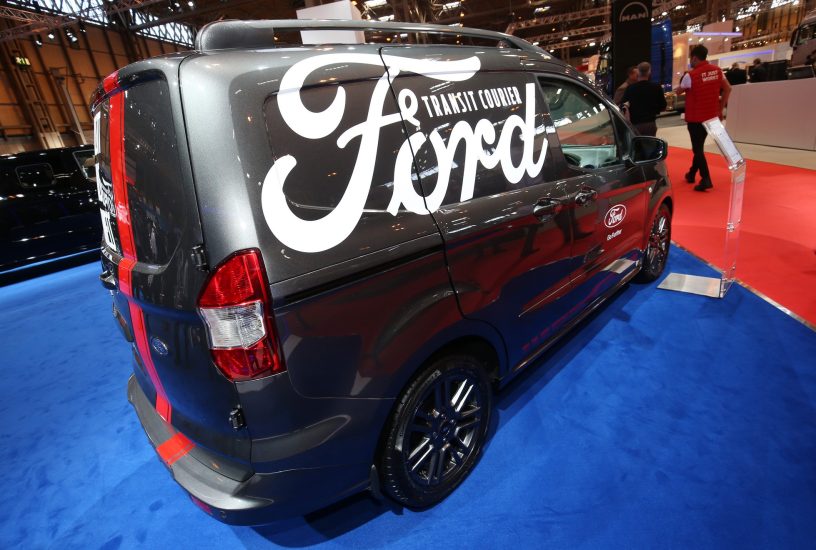 ford-transit-courier-tre-quarti-posteriore-birmingham-2017