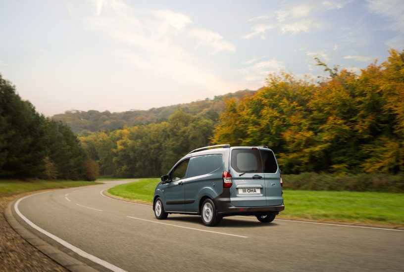 ford-transit-courier-tre-quarti-posteriore