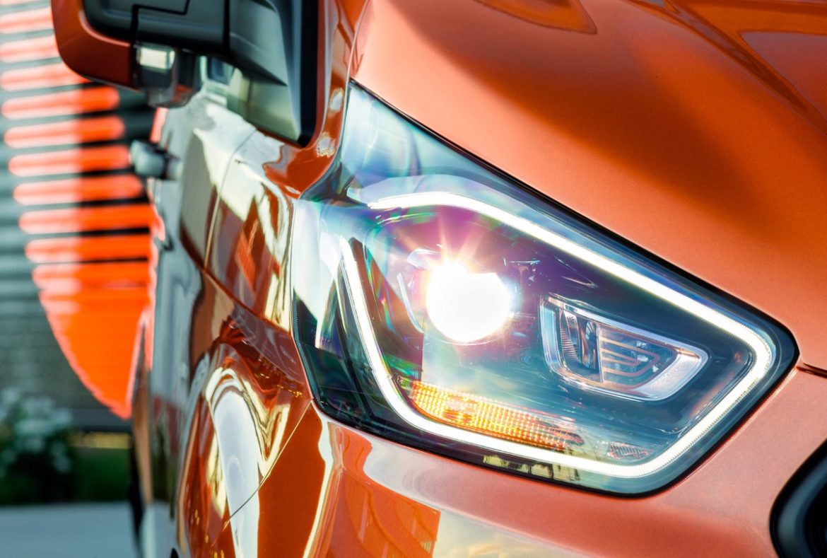 Ford Transit Custom, dettaglio fanale anteriore - 03