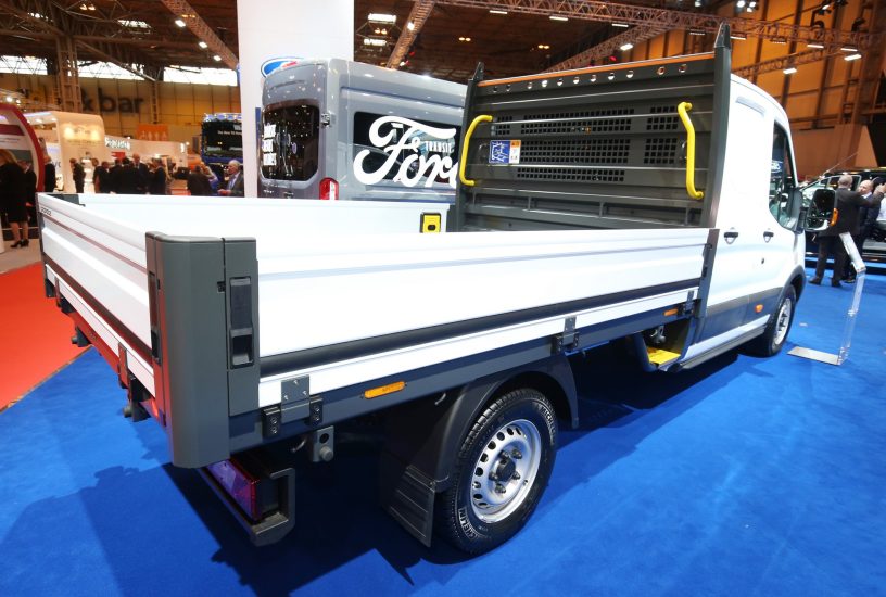 ford-transit-tre-quarti-posteriore-birmingham-2017