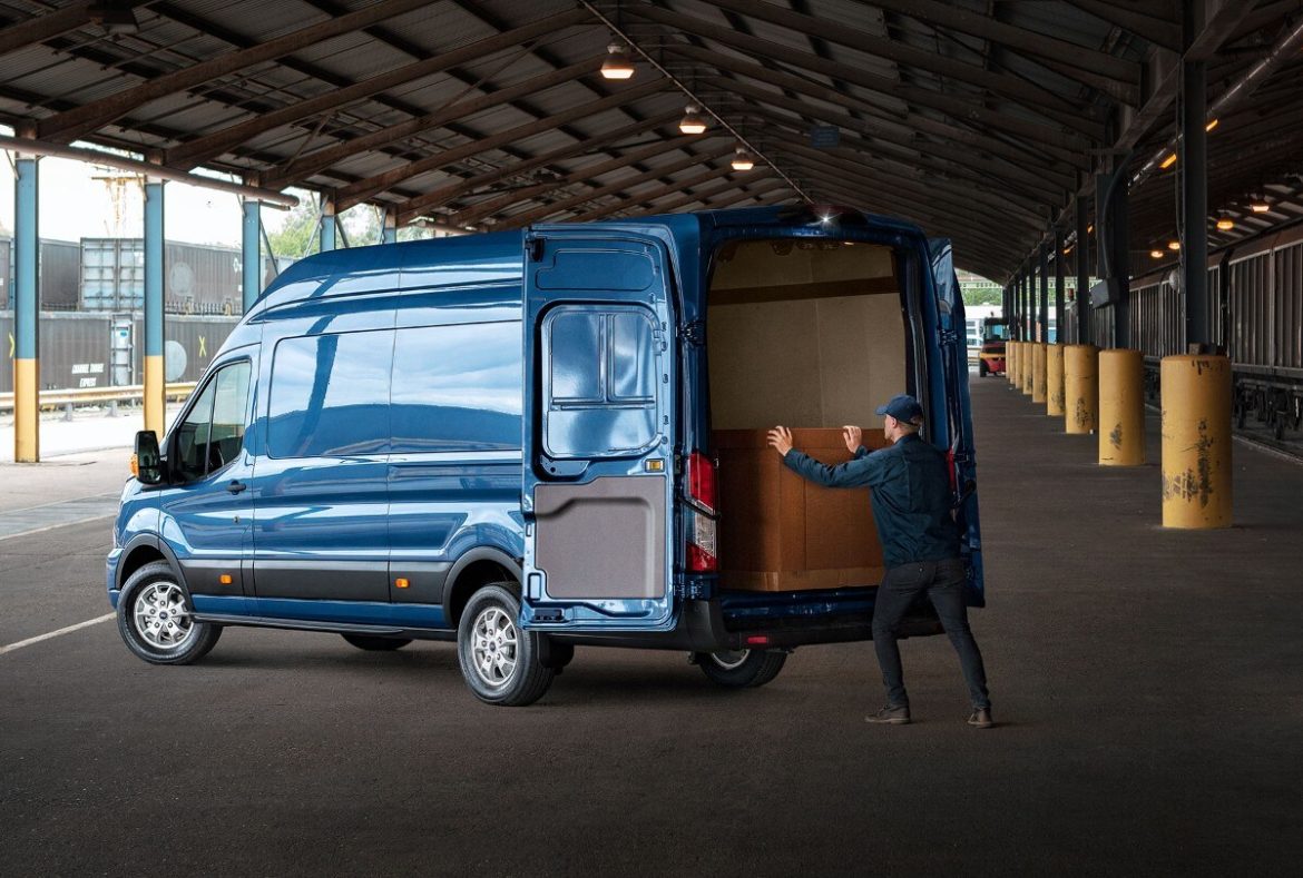 Ford Transit van, tre quarti posteriore - 08