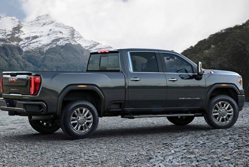 GMC Sierra HD tre quarti posteriore