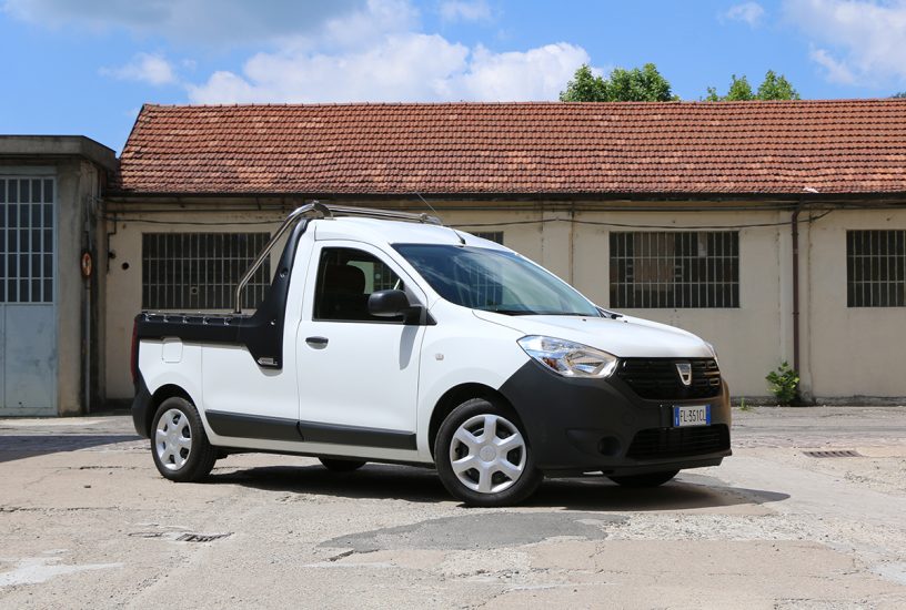 Dacia Dokker pickup, tre quarti anteriore