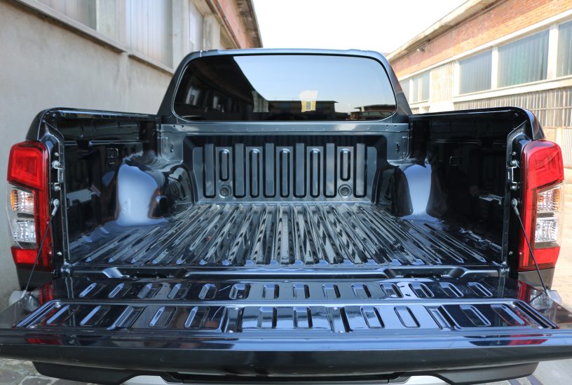 Mitsubishi L200, carico posteriore