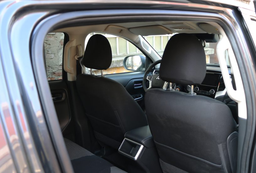 Mitsubishi L200, interni posteriore
