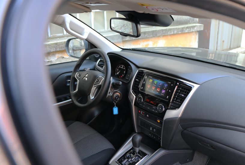 Mitsubishi L200, interni lato passeggero
