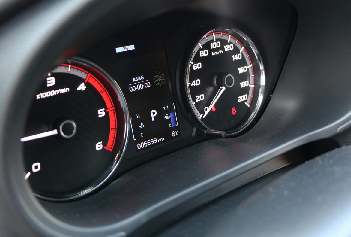 Mitsubishi L200, cruscotto