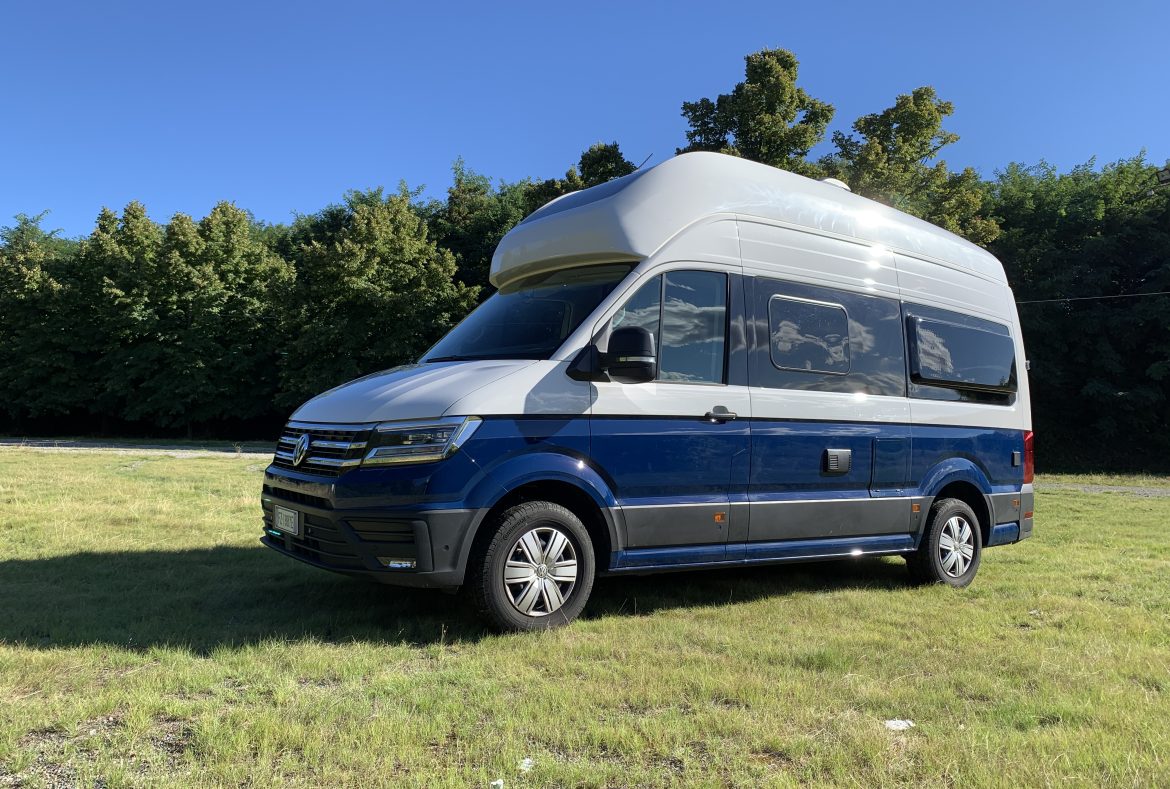 Volkswagen Grand California tre quarti anteriore